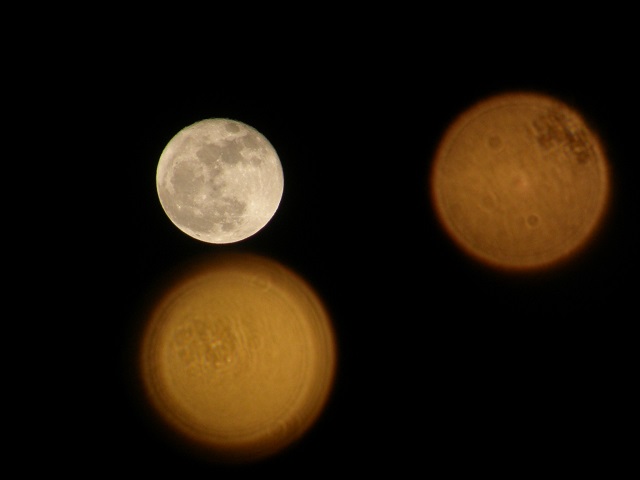 月とイルミ.jpg